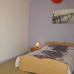Spacieuse Avec Terrasse En Bord De Et Animaux Acceptes - Fr-1-22-249 *