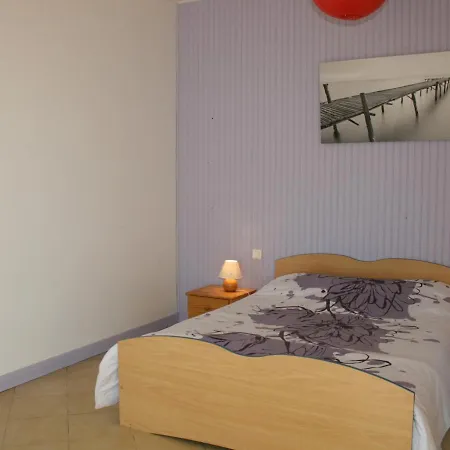 Spacieuse Avec Terrasse En Bord De Et Animaux Acceptés - Fr-1-22-249 *