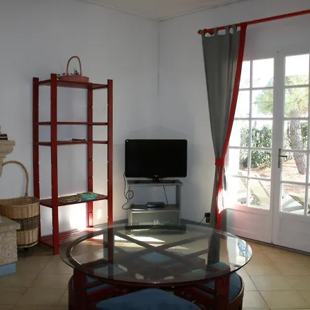 Spacieuse Avec Terrasse En Bord De Et Animaux Acceptes - Fr-1-22-249 Holiday home