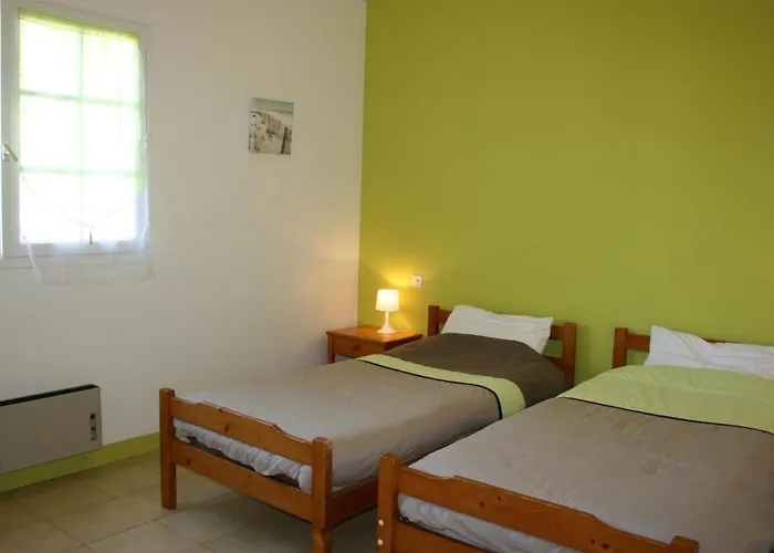 Spacieuse Avec Terrasse En Bord De Et Animaux Acceptes - Fr-1-22-249